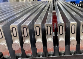 ブレードバッテリー